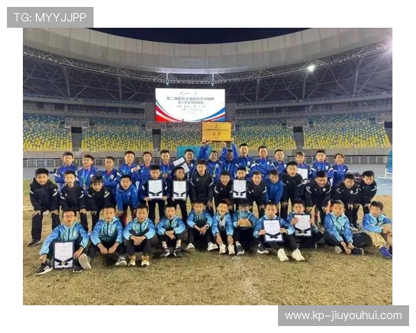 围绕足球颠峰场地探索绿茵激情与竞技精神交织的荣耀瞬间 围绕足球颠峰场地探索绿茵激情与竞技精神交织的荣耀瞬间