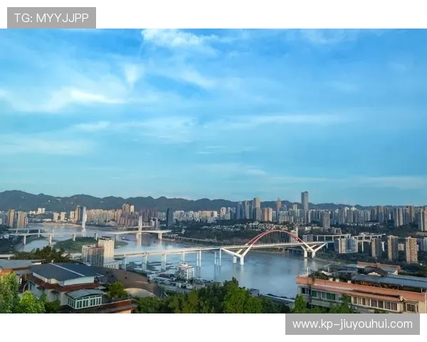 远眺重庆龙兴足球场与山城天际线交融呈现震撼城市新地标风貌独特